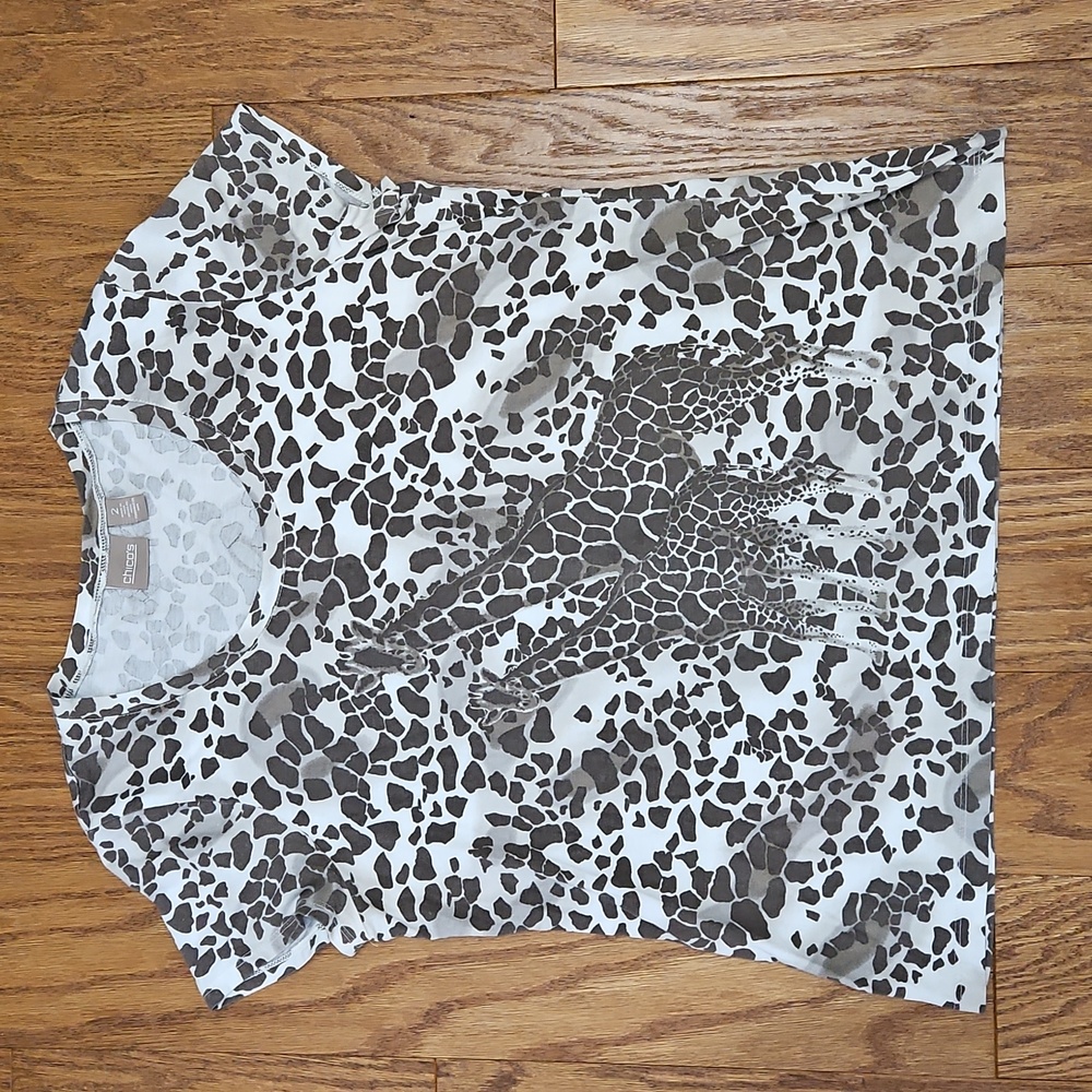 Chico’s Giraffe print tee Sz 2 Large